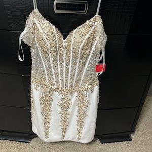 Gorgeous jovani cocktail dress.